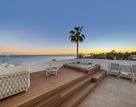 Villa for sale in New Golden Mile, Estepona East