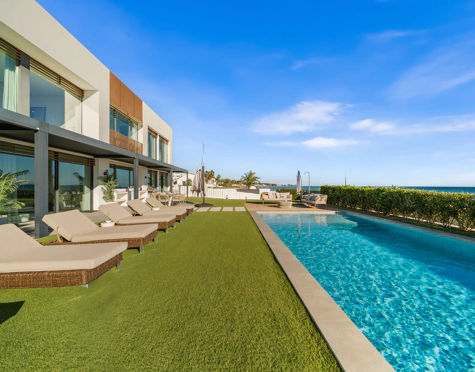 Villa for sale in New Golden Mile, Estepona East