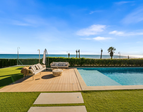 Villa for sale in New Golden Mile, Estepona East