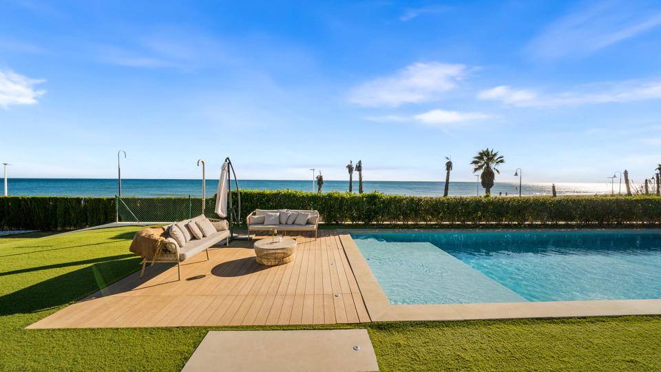 Villa for sale in New Golden Mile, Estepona East