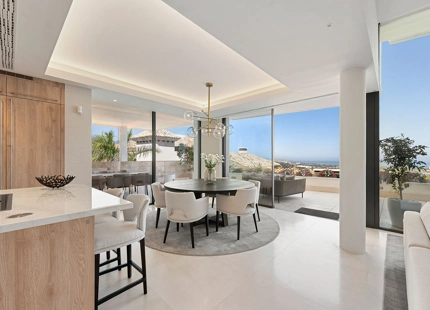 LUXURY DUPLEX APARTMENT WITH PANORAMIC SEA VIEWS IN LA QUINTA