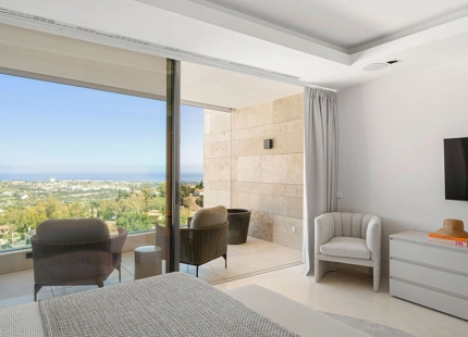 LUXURY DUPLEX APARTMENT WITH PANORAMIC SEA VIEWS IN LA QUINTA
