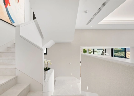 LUXURY DUPLEX APARTMENT WITH PANORAMIC SEA VIEWS IN LA QUINTA