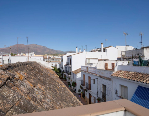 CHARMING ANDALUSIAN TOWNHOUSE IN ESTEPONA OLD TOWN