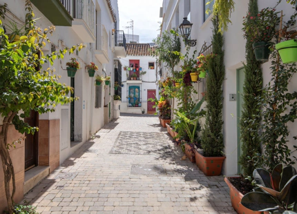 CHARMING ANDALUSIAN TOWNHOUSE IN ESTEPONA OLD TOWN