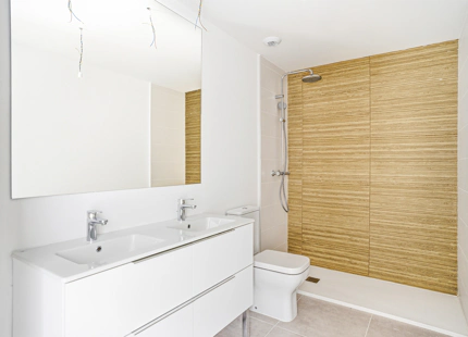LUXURY APARTMENT ON THE NEW GOLDEN MILE IN ESTEPONA