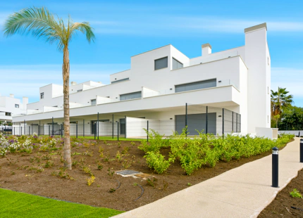 LUXURY APARTMENT ON THE NEW GOLDEN MILE IN ESTEPONA