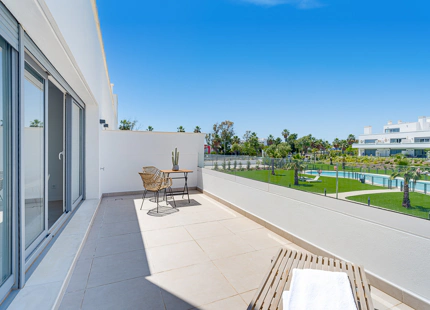 LUXURY APARTMENT ON THE NEW GOLDEN MILE IN ESTEPONA