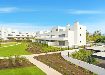 LUXURY APARTMENT ON THE NEW GOLDEN MILE IN ESTEPONA