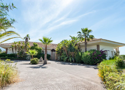 LUXURY VILLA WITH PANORAMIC VIEWS IN BENAHAVÍS