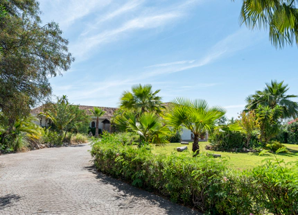 LUXURY VILLA WITH PANORAMIC VIEWS IN BENAHAVÍS
