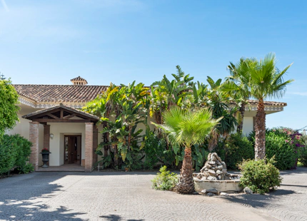 LUXURY VILLA WITH PANORAMIC VIEWS IN BENAHAVÍS