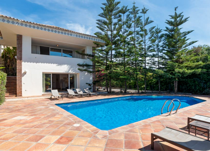 LUXURY VILLA WITH PANORAMIC VIEWS IN BENAHAVÍS