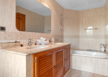 LUXURY VILLA WITH PANORAMIC VIEWS IN BENAHAVÍS