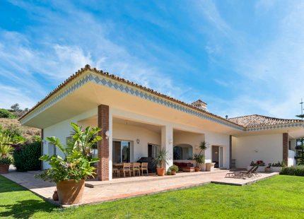 LUXURY VILLA WITH PANORAMIC VIEWS IN BENAHAVÍS