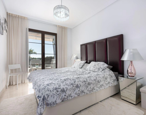 Ground Floor Apartment for sale in Los Arqueros, Benahavis