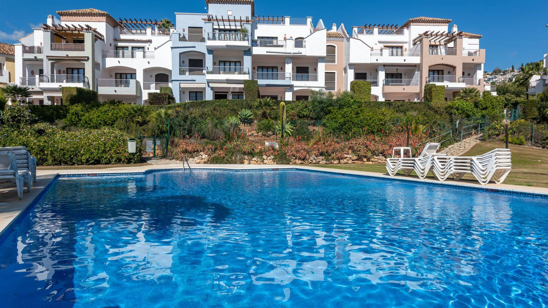 Ground Floor Apartment for sale in Los Arqueros, Benahavis