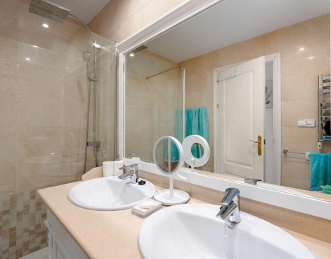 Ground Floor Apartment for sale in Los Arqueros, Benahavis