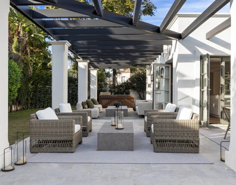 Villa for sale in Nueva Andalucia, Marbella