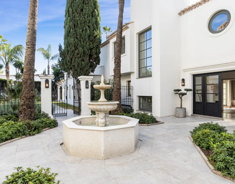 Villa for sale in Nueva Andalucia, Marbella