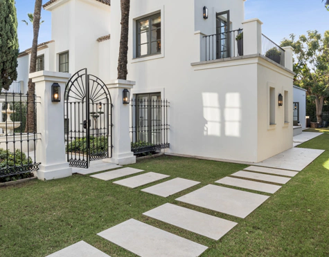 Villa for sale in Nueva Andalucia, Marbella