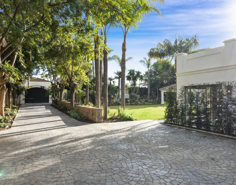 Villa for sale in Nueva Andalucia, Marbella