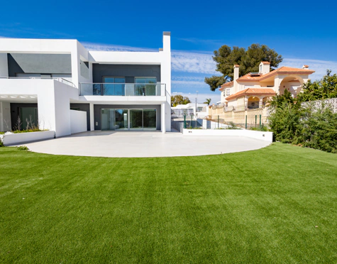 CONTEMPORARY TOWNHOUSE ON THE COSTA DEL SOL
