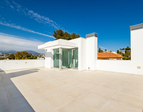 CONTEMPORARY TOWNHOUSE ON THE COSTA DEL SOL