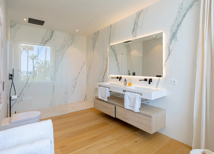 LUXURY CONTEMPORARY VILLA ON THE NEW GOLDEN MILE