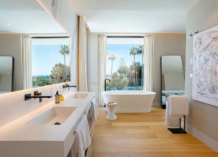 LUXURY CONTEMPORARY VILLA ON THE NEW GOLDEN MILE