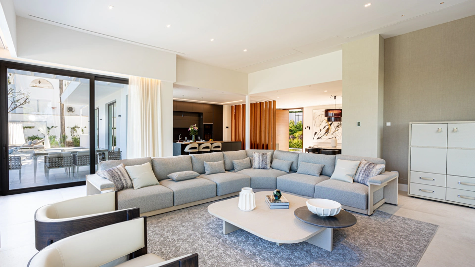 Villa for sale in New Golden Mile, Estepona East