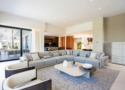 LUXURY CONTEMPORARY VILLA ON THE NEW GOLDEN MILE