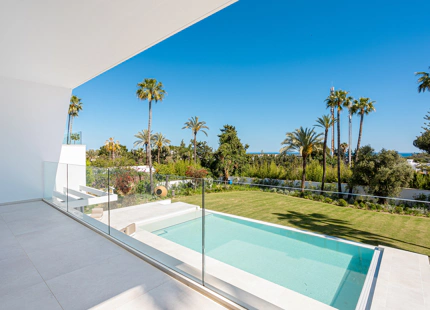 LUXURY CONTEMPORARY VILLA ON THE NEW GOLDEN MILE
