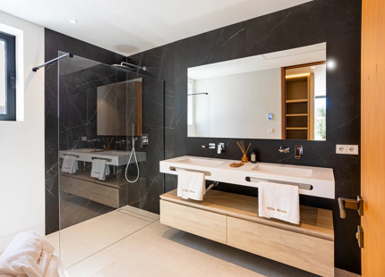 LUXURY CONTEMPORARY VILLA ON THE NEW GOLDEN MILE