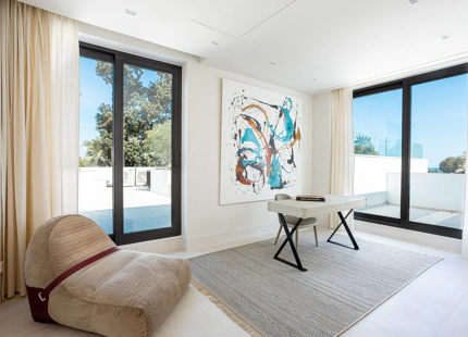 LUXURY CONTEMPORARY VILLA ON THE NEW GOLDEN MILE