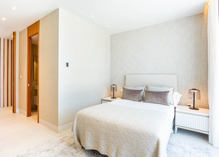 LUXURY CONTEMPORARY VILLA ON THE NEW GOLDEN MILE