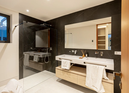 LUXURY CONTEMPORARY VILLA ON THE NEW GOLDEN MILE