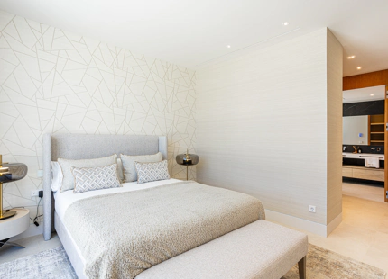 LUXURY CONTEMPORARY VILLA ON THE NEW GOLDEN MILE