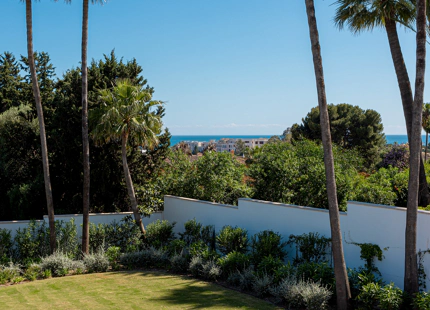 LUXURY CONTEMPORARY VILLA ON THE NEW GOLDEN MILE