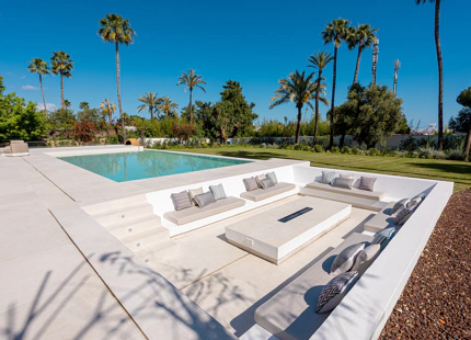 LUXURY CONTEMPORARY VILLA ON THE NEW GOLDEN MILE