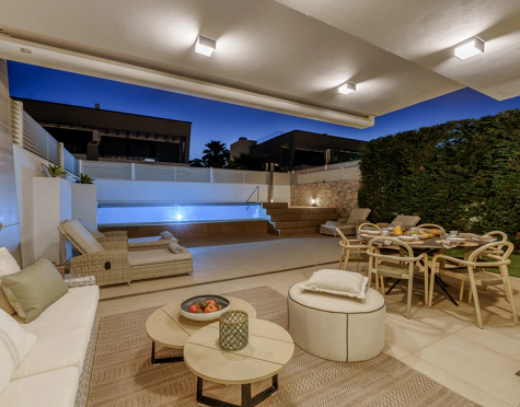MODERN BEACHSIDE SEMI-DETACHED HOUSE IN PUERTO BANÚS