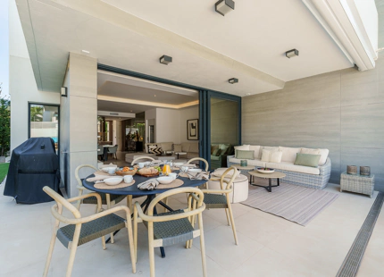 MODERN BEACHSIDE SEMI-DETACHED HOUSE IN PUERTO BANÚS