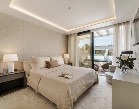 MODERN BEACHSIDE SEMI-DETACHED HOUSE IN PUERTO BANÚS