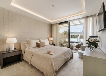 MODERN BEACHSIDE SEMI-DETACHED HOUSE IN PUERTO BANÚS