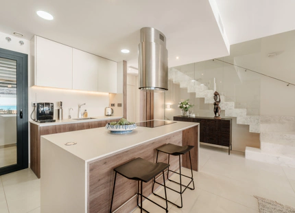 MODERN BEACHSIDE SEMI-DETACHED HOUSE IN PUERTO BANÚS