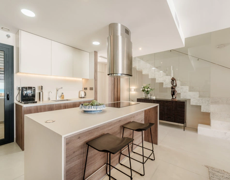 MODERN BEACHSIDE SEMI-DETACHED HOUSE IN PUERTO BANÚS