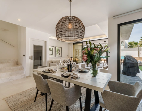 MODERN BEACHSIDE SEMI-DETACHED HOUSE IN PUERTO BANÚS