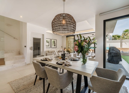 MODERN BEACHSIDE SEMI-DETACHED HOUSE IN PUERTO BANÚS