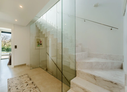 MODERN BEACHSIDE SEMI-DETACHED HOUSE IN PUERTO BANÚS