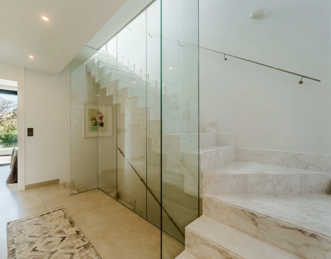 MODERN BEACHSIDE SEMI-DETACHED HOUSE IN PUERTO BANÚS